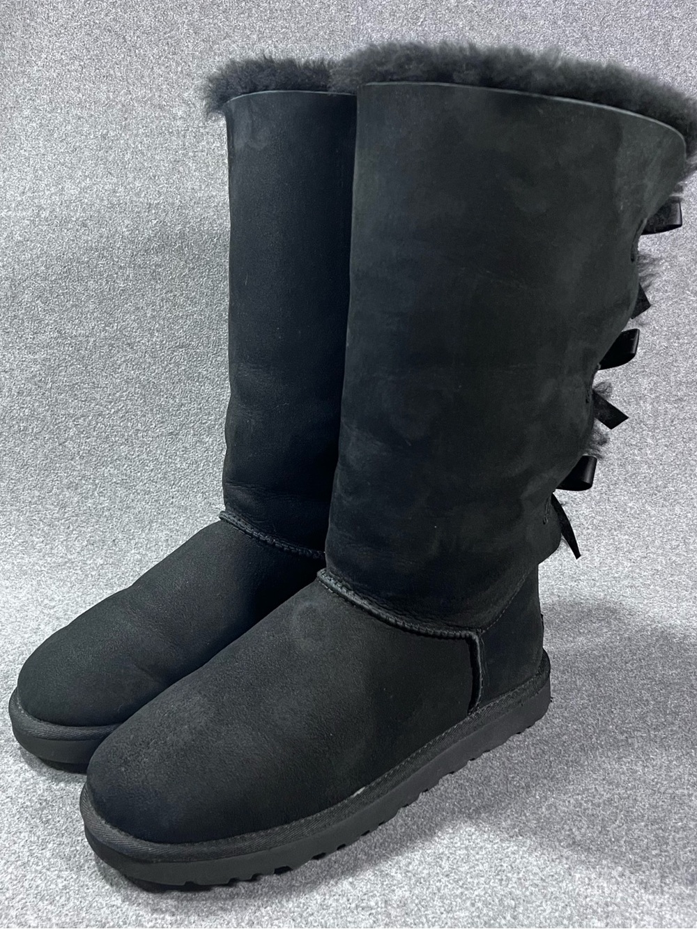 UGG Bailey Bow Tall II Shearling Lined Black Suede Boots Womens Size 8 Y2K Goth